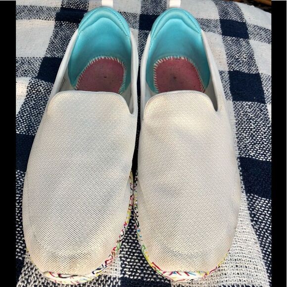 Nice comfortable and lightweight shoes by Skechers in size 10 - Picture 1 of 5